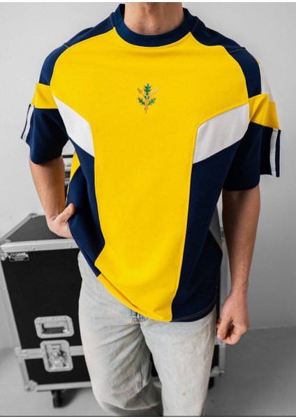Sarı Lacivert Beyaz Figürlü Tişört - Sarı Lacivert T-Shırt