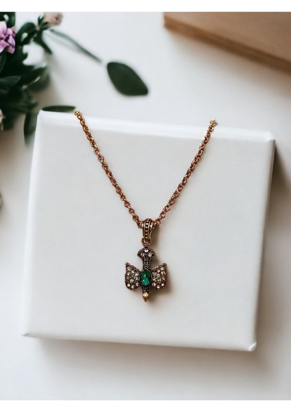 Zümrüt Yeşil Kristal Taşlı Kırlangıç Figürü Kolye