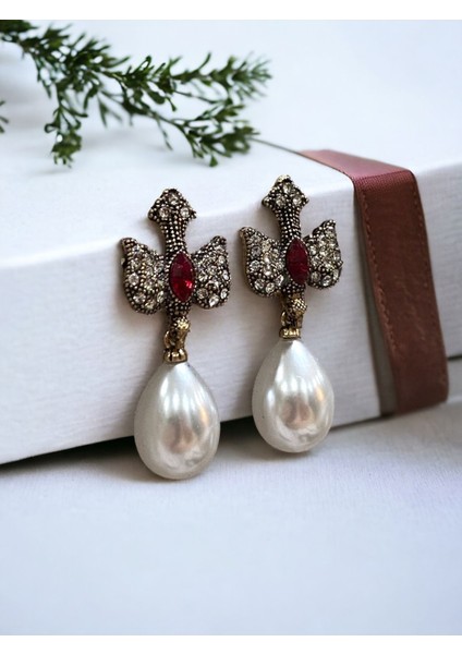 Su Damlası İnci Sallantılı Kırlangıç Figürü Küpe