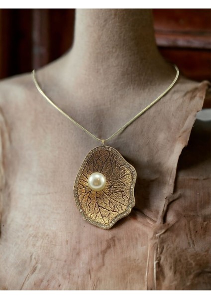 İnci Detaylı Midye Kolye