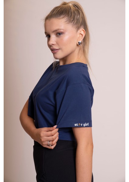 Delicate Kadın Lacivert Oversize Kısa Kollu Crop Tişört – %100 Pamuk Sırtı Baskılı Disco Top Tasarımı, Günlük Rahat Stil, Sokak Modası modelleri