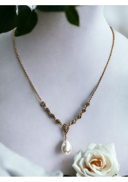 Zirkon Taşlı Su Yolu Zincirli Mayorka İnci Kolye