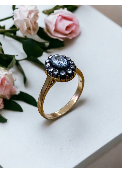 Oval Kesim Zirkon Taşlı Yüzük