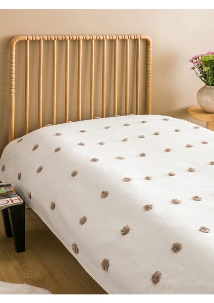 Ytö,ponpon-Bedspread