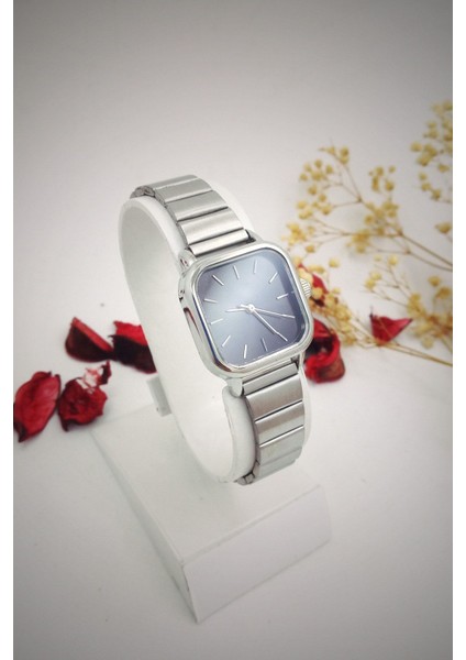 Kare Vintage Minimal Kadın Kol Saati Metal Kasa Şık Tasarım 1 atm Suya Dayanıklı modelleri