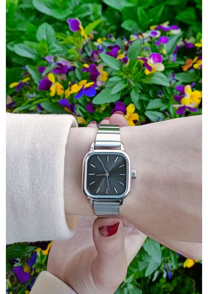 Kare Vintage Minimal Kadın Kol Saati Metal Kasa Şık Tasarım 1 atm Suya Dayanıklı fırsatları