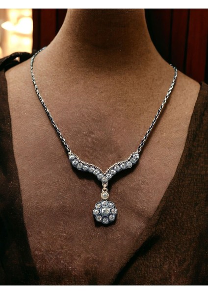 Papatya Desenli Zirkon Taşlı Kolye fırsatları