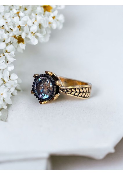 Elmas Kesim Zirkon Taşlı Tektaş Yüzük