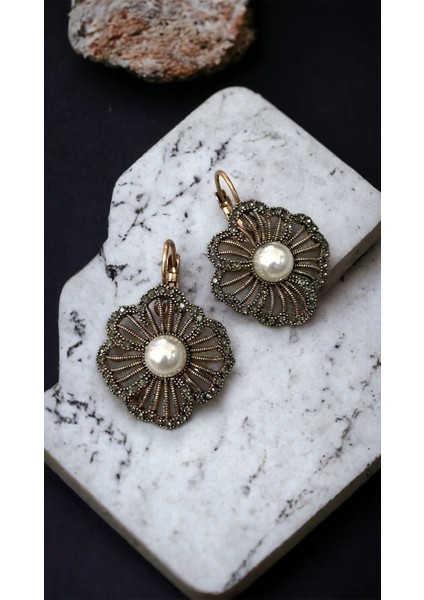 İnci Sallantılı Çiçek Figür Küpe modelleri