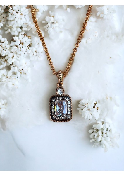 Zirkon Taşlı Baget Kolye