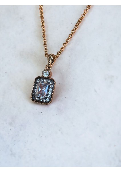 Zirkon Taşlı Baget Kolye fiyatları