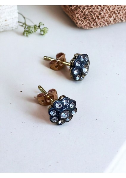 Zirkon Taşlı Küçük Papatya Figür Küpe