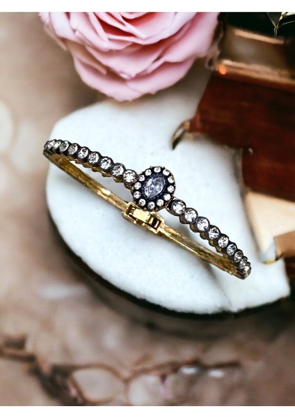 Zirkon Taşlı Oval Taşlı Kelepçe Bileklik