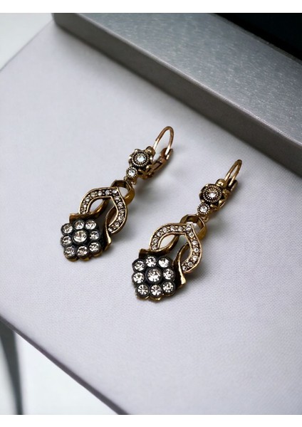 Zirkon Taşlı Papatya Figürlü Küpe fiyatları