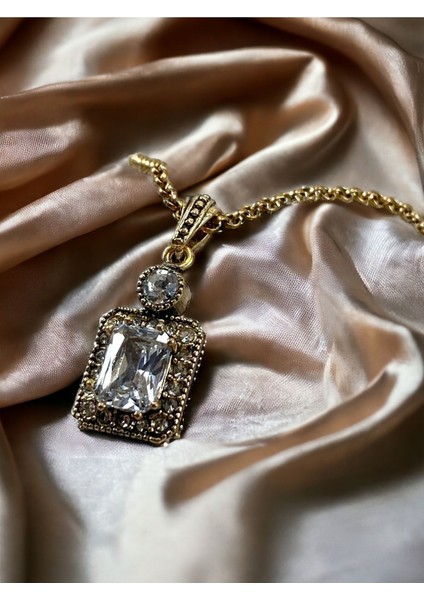 Zirkon Taşlı Baget Kolye