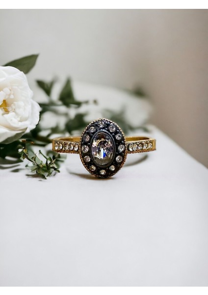 Kristal Taşlı Oval Yüzük