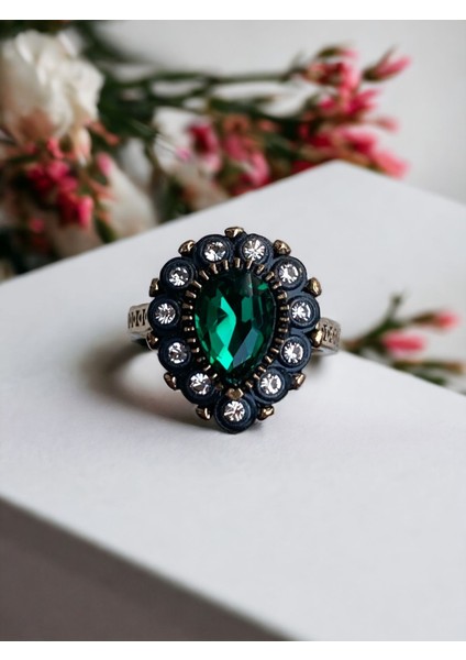 Zirkon Taşlı Su Damlası Yüzük