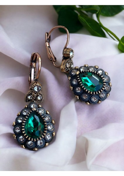 Zirkon Taşlı Su Damlası Küpe