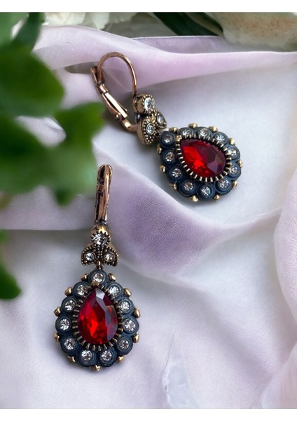 Zirkon Taşlı Su Damlası Küpe