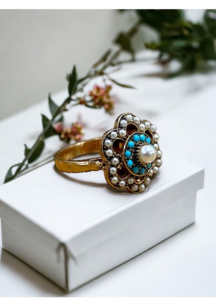 İnci ve Turkuaz Taşlı Çiçek Figür Yüzük