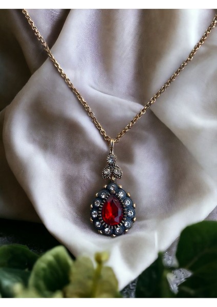 Zirkon Taşlı Su Damlası Kolye