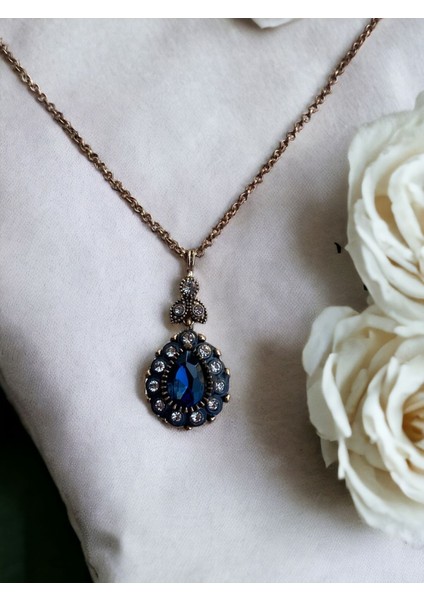 Zirkon Taşlı Su Damlası Kolye