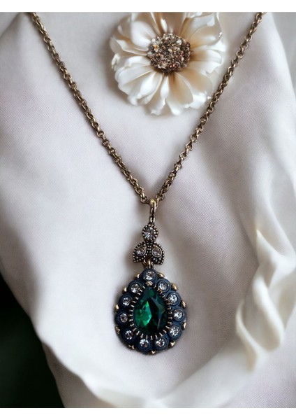 Zirkon Taşlı Su Damlası Kolye