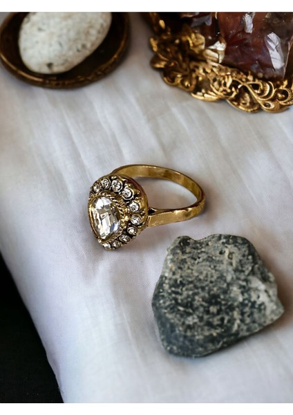 Kristal Taşlı Su Damlası Yüzük