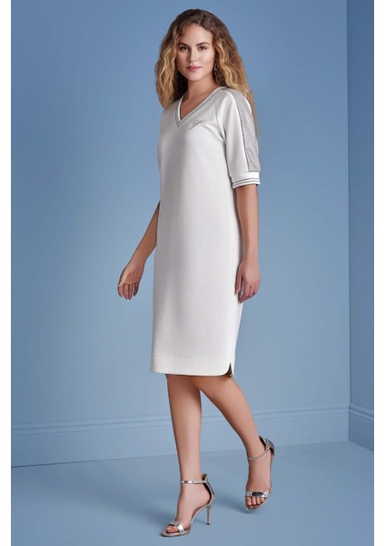 V Yaka Beyaz Örme Elbise