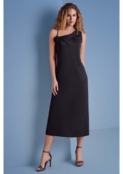 Asimetrik Yaka Siyah Örme Elbise