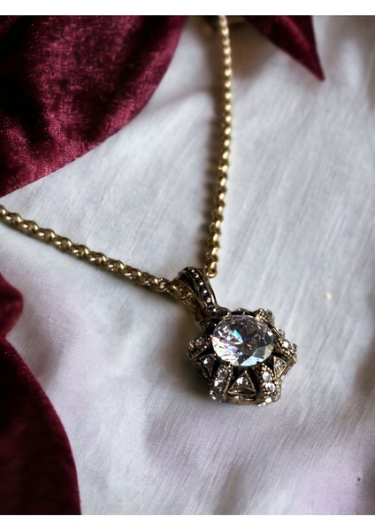 Elmas Montür Taşlı Kolye
