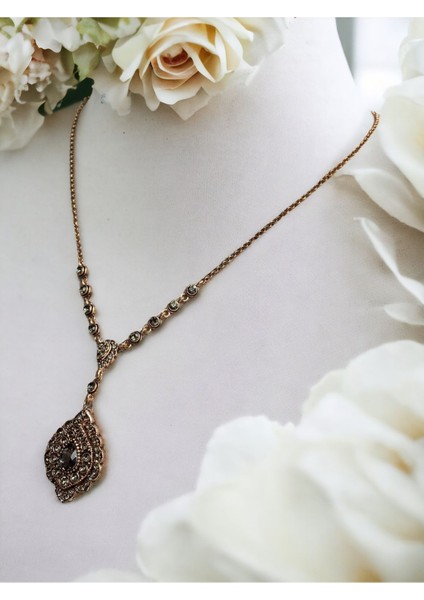 Badem Elmas Montür Taşlı Kolye