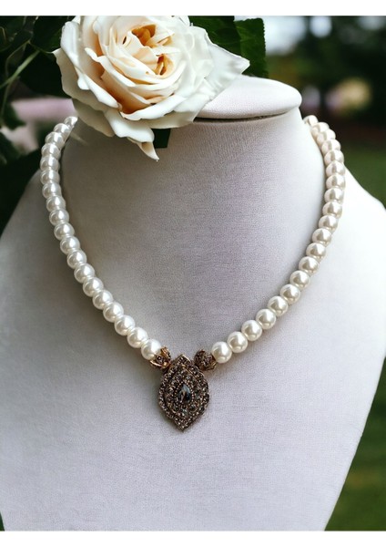 Zirkon Taşlı Tek Sıra Badem İnci Kolye