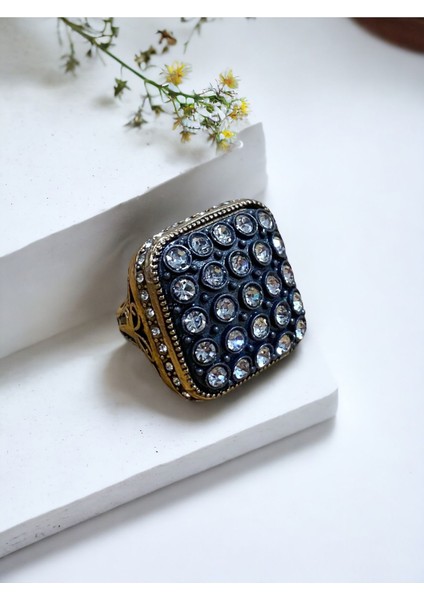 Elmas Montür Zirkon Taşlı Kare Yüzük