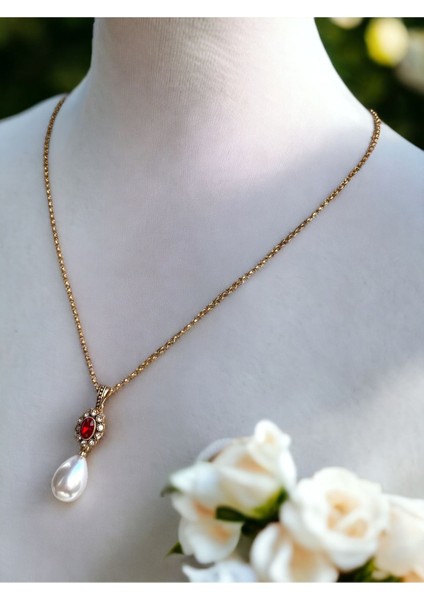 Oval Kristal Taşlı Mayorka İnci Kolye