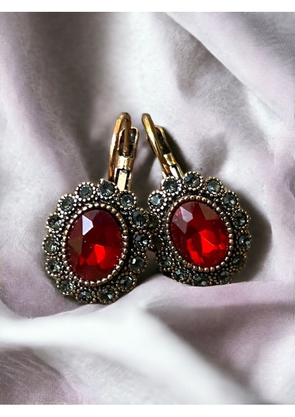 Black Diamond Taşlı Oval Küpe fırsatları