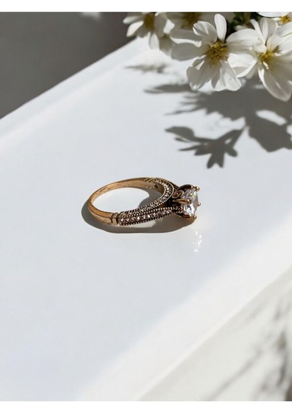 Kristal Taş Işlemeli Tek Taş Yüzük modelleri