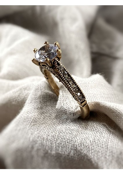 Kristal Taş Işlemeli Tek Taş Yüzük indirimleri