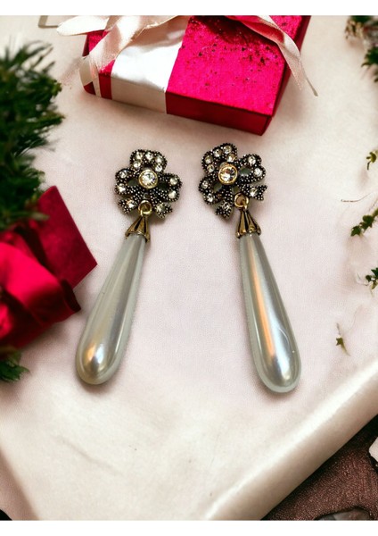 Yaprak Figürlü Su Damlası İnci Küpe