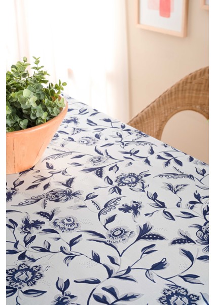 Mavi Çiçek Desenli, Sıvı Geçirmez,leke Tutmaz,özel Kumaş Tasarımlı Masa Örtüsü 145 x 225 fiyatları