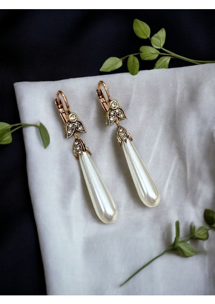 Yaprak Figürlü Su Damlası Inci Küpe