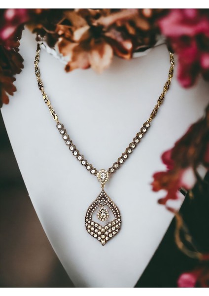 Kristal Taşlı Elmas Montür Gerdanlık Kolye