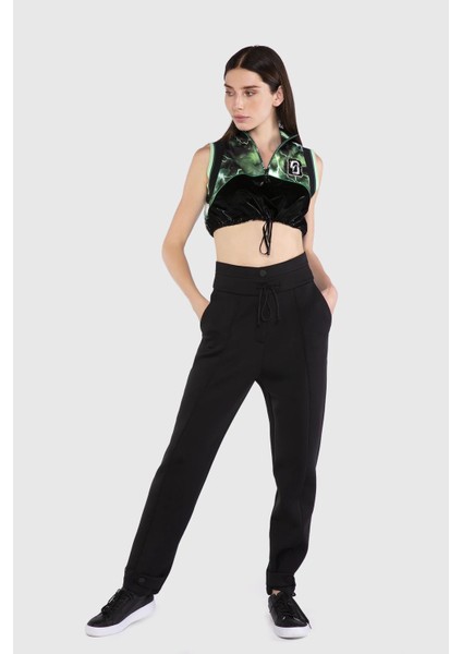 Nakışlı Triko Yakalı Teknik Kumaş Detaylı Yeşil Crop Top