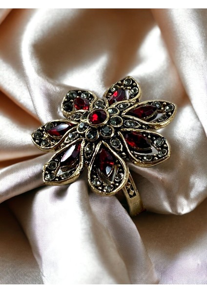 Elmas Montür Çiçek Desenli Yüzük indirimleri