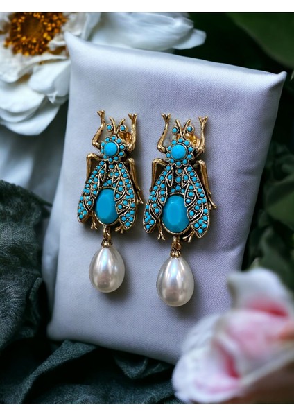 Mayorka İnci Sallantılı Kraliçe Arı Figür Küpe fiyatları