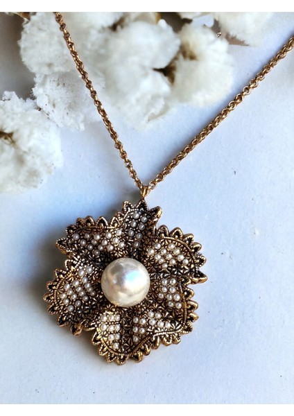 Beyaz Kristal Taşlı Çiçek Figür Kolye fiyatları