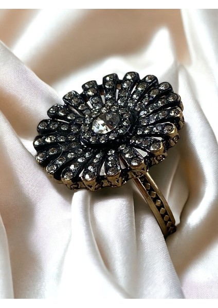 Zirkon Çiçek Figür Yüzük fiyatları