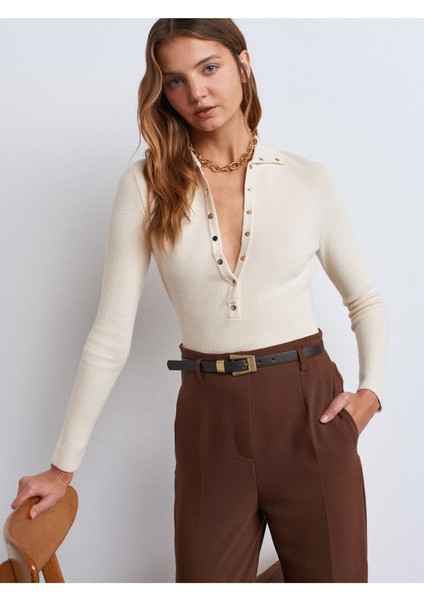 Kadın Ekru Dik Yaka Çıtçıtlı Triko KAZAK-10686
