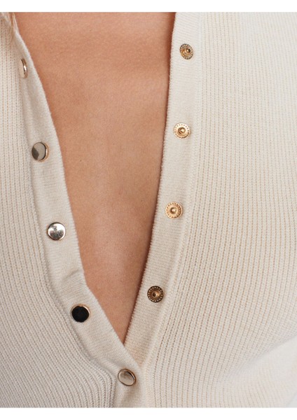 Kadın Ekru Dik Yaka Çıtçıtlı Triko KAZAK-10686 fırsatları