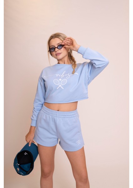Delicate Kadın Mavi Oversize Crop Sweatshirt - "vibes" Tenis Raketi Baskılı, Spor & Günlük Şık Stil indirimleri